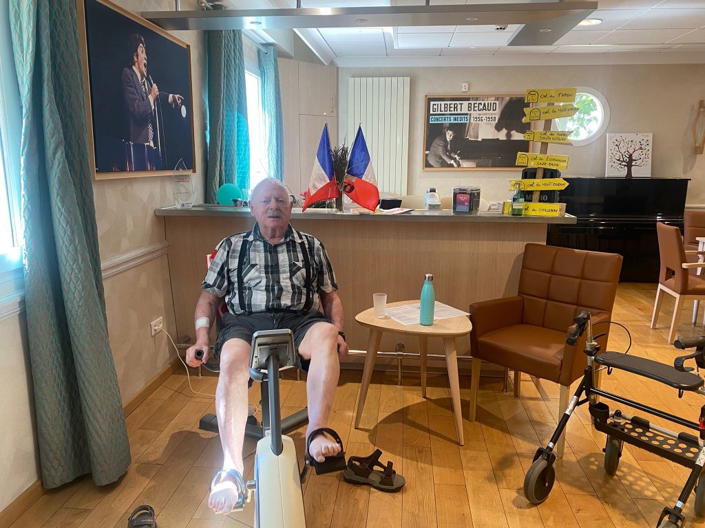 1 résident en pleine séance de sport
